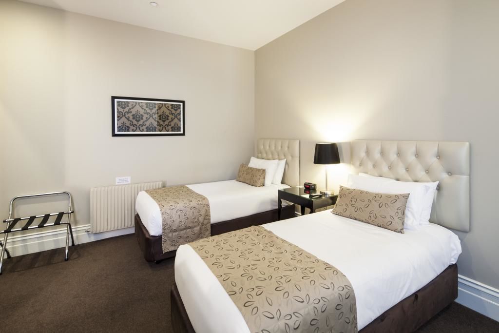 standard twin room | minibar, in-room safe, desk, iron/ironing board