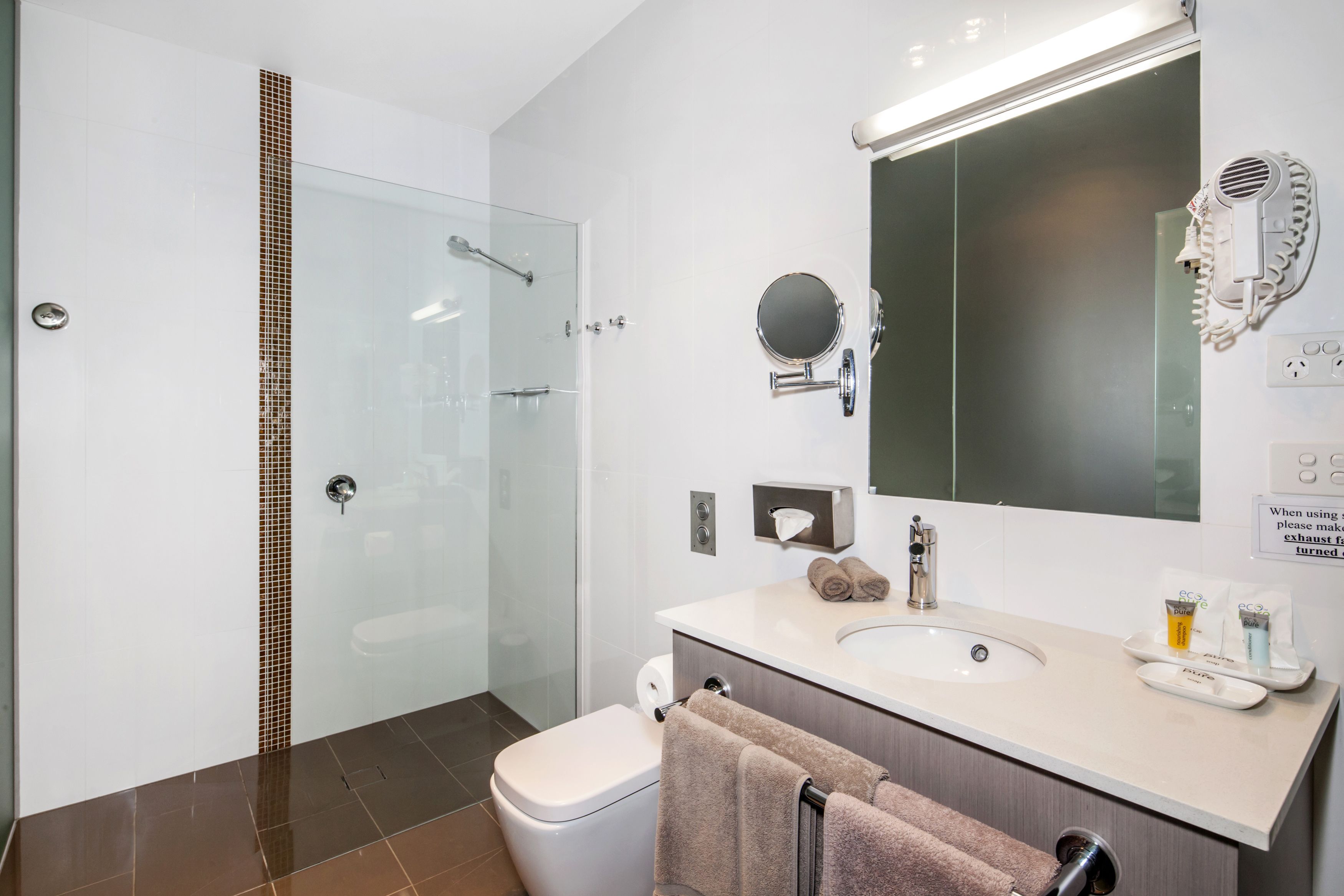 shower, free toiletries, hair dryer, towels