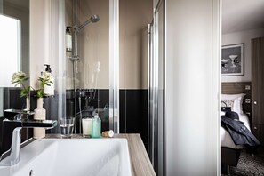 Free toiletries, hair dryer, towels, soap - Best Western Paris Porte de Versailles (Issy-les-Moulineaux)