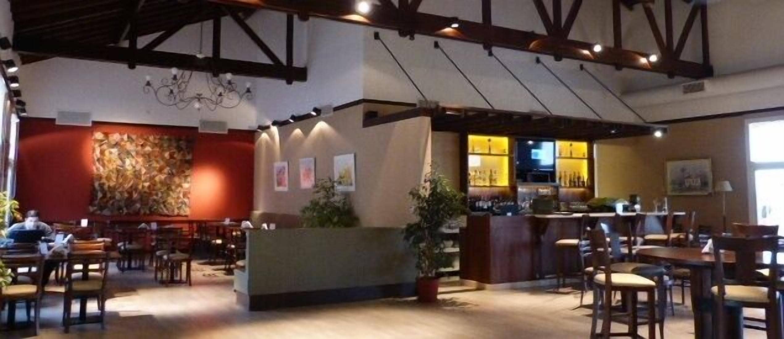 Bar (trong khuôn viên)