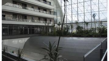Lobby-lounge