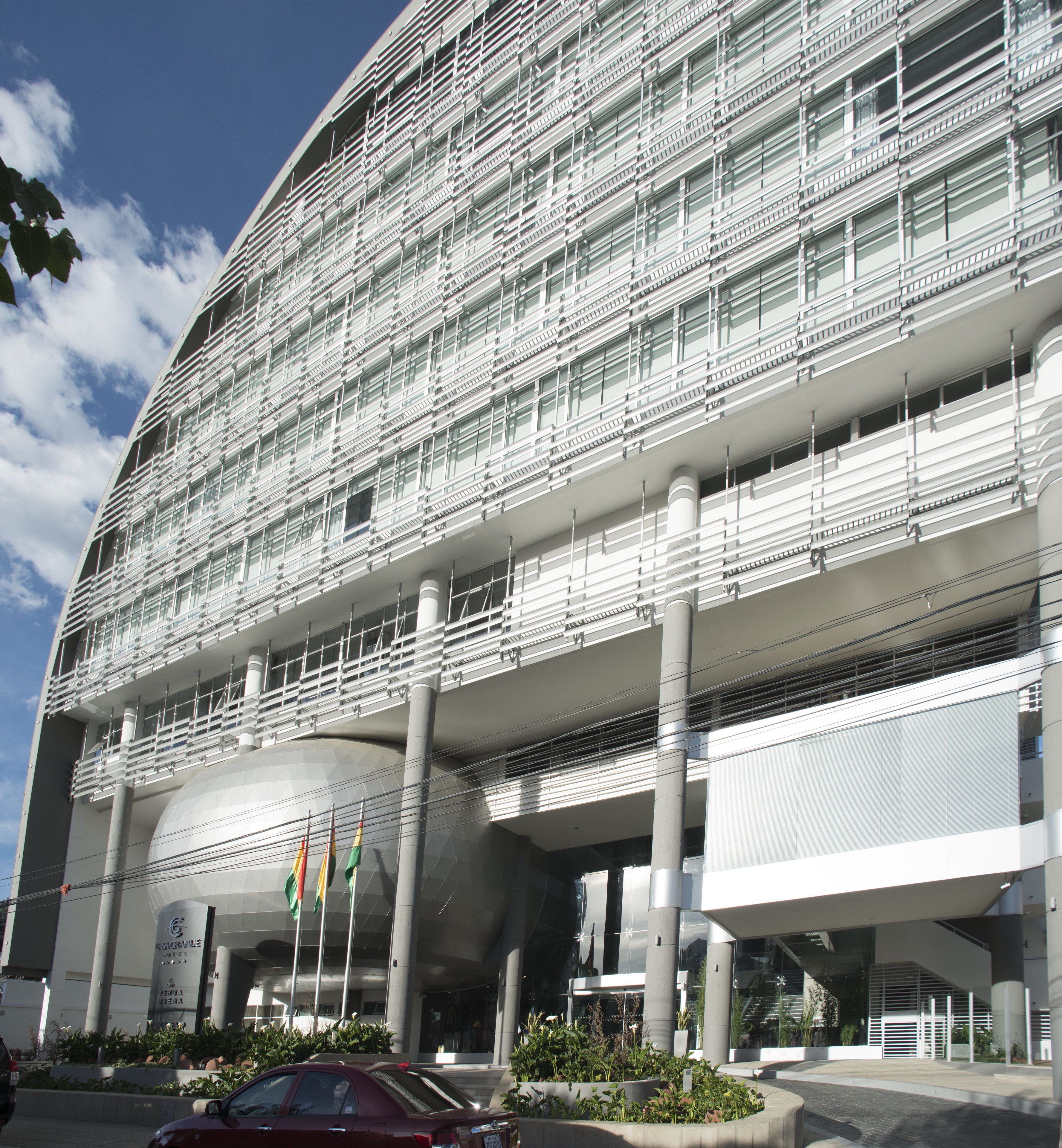 Vista frontal de la propiedad