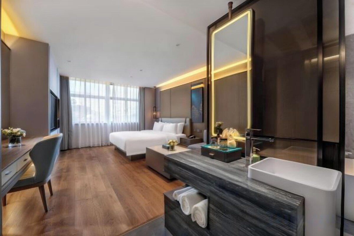 Cozy Queen Room