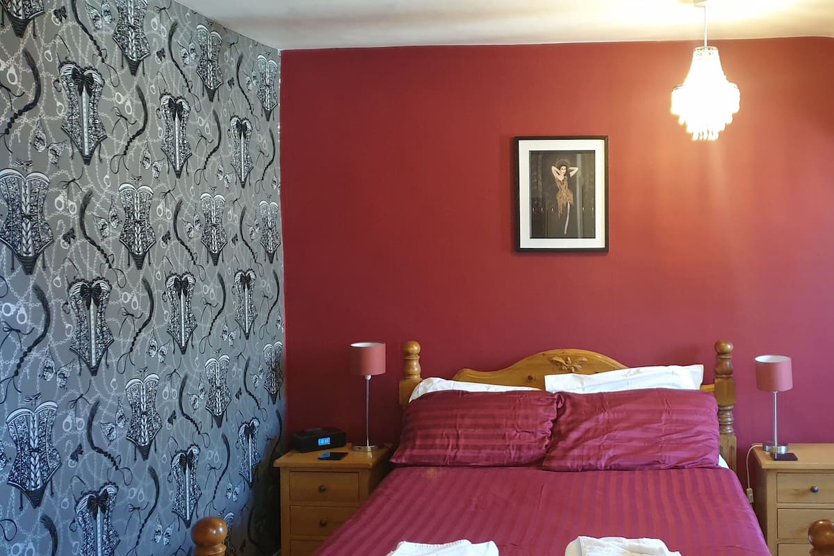 Habitación doble (Attic room) | Camas con efecto memoria, muebles diferentes y cortinas blackout