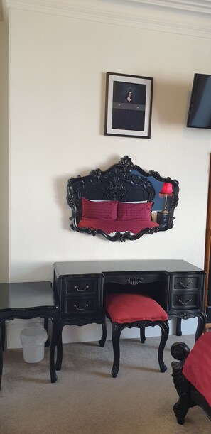 Doppelzimmer (Superior Double 1st Floor) | Betten mit Memory-Foam-Matratzen, individuell eingerichtet