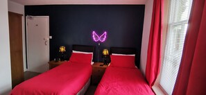 Chambre double ou avec lits jumeaux | Lit avec matelas en mousse à mémoire, ameublement unique
