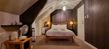 Quarto casal (Atticroom) | Camas com colchões de espuma com sistema de memória