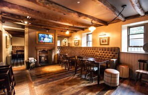 Lunch and dinner served, local cuisine - The Black Bull Hotel (Moffat)