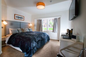 In-room safe, iron/ironing board, free WiFi, wheelchair access - The Black Bull Hotel (Moffat)