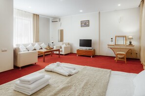 Ropa de cama de alta calidad y minibar 