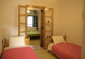 2 bedrooms, in-room safe, soundproofing, free cots/infant beds - Marianna Hotel Apartments (Malevizi)