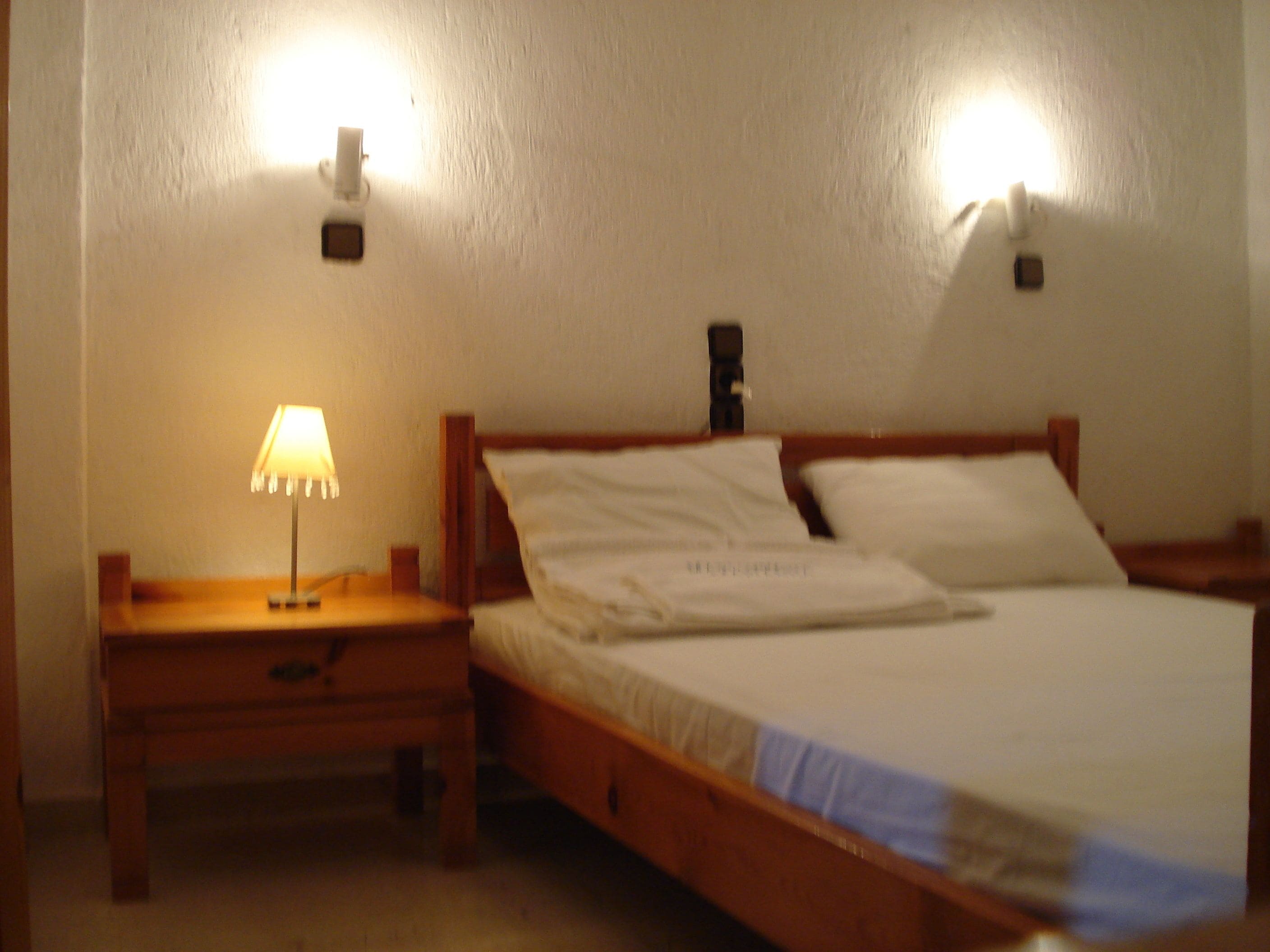 2 bedrooms, in-room safe, soundproofing, free cribs/infant beds