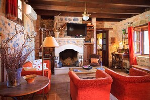 Villa Supérieure, vue mer (Pasiphae) | Cheminée