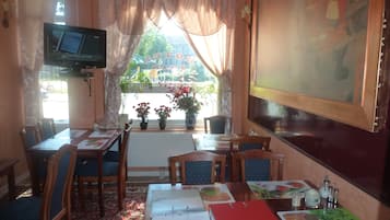 Repas dans la chambre