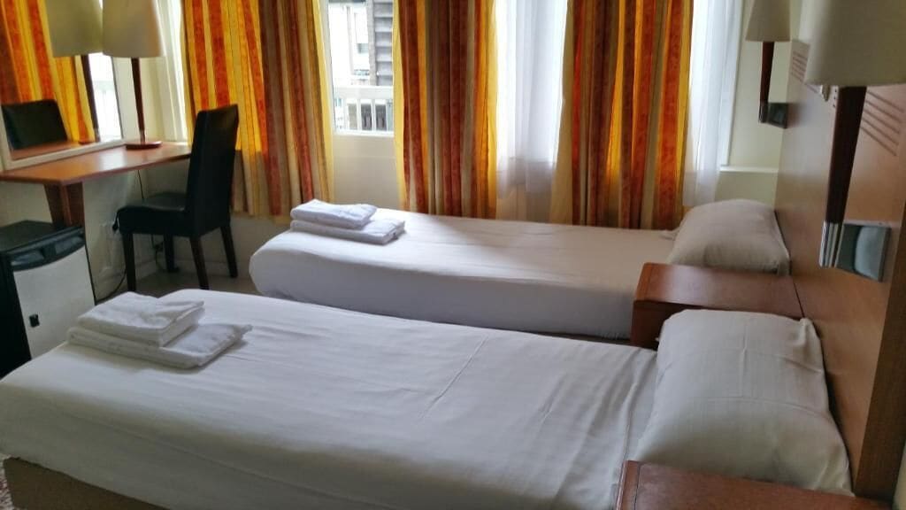 standard room, 2 single beds | in-room safe, free wifi, bed sheets