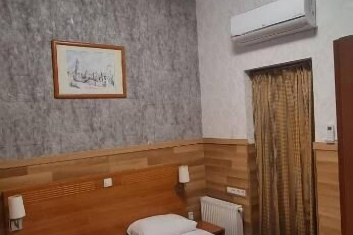 Basic Twin Room, No Windows | In-room safe, WiFi (free), bed sheets