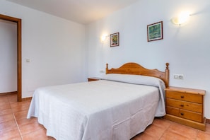 1 bedroom, in-room safe, free cots/infant beds, bed sheets - Apartamentos Vistapicas (Ciutadella de Menorca)
