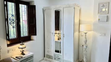 Deluxe Double Room | Down comforters, in-room safe, free WiFi, bed sheets