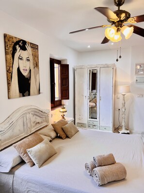 Deluxe Double Room - Hotelito Suecia (Granada)