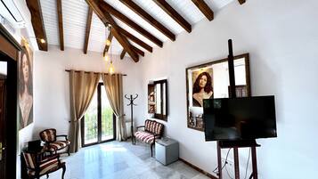 Suite estudio Deluxe | Edredones de plumas, caja fuerte, wifi gratis y ropa de cama