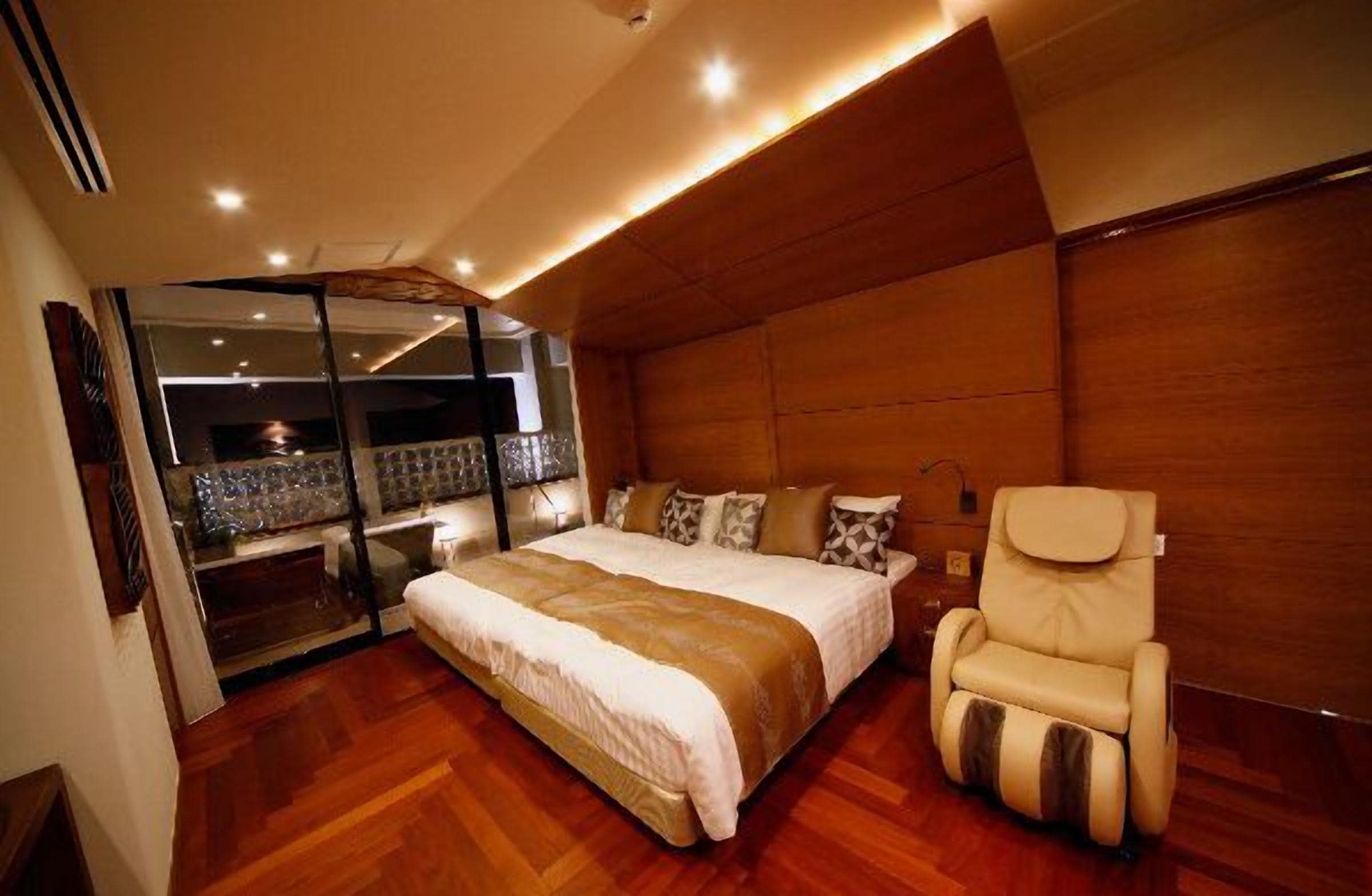 双床房, 2 间卧室, 吸烟房 | 高档床上用品、羽绒被、客房内保险箱、特色装修