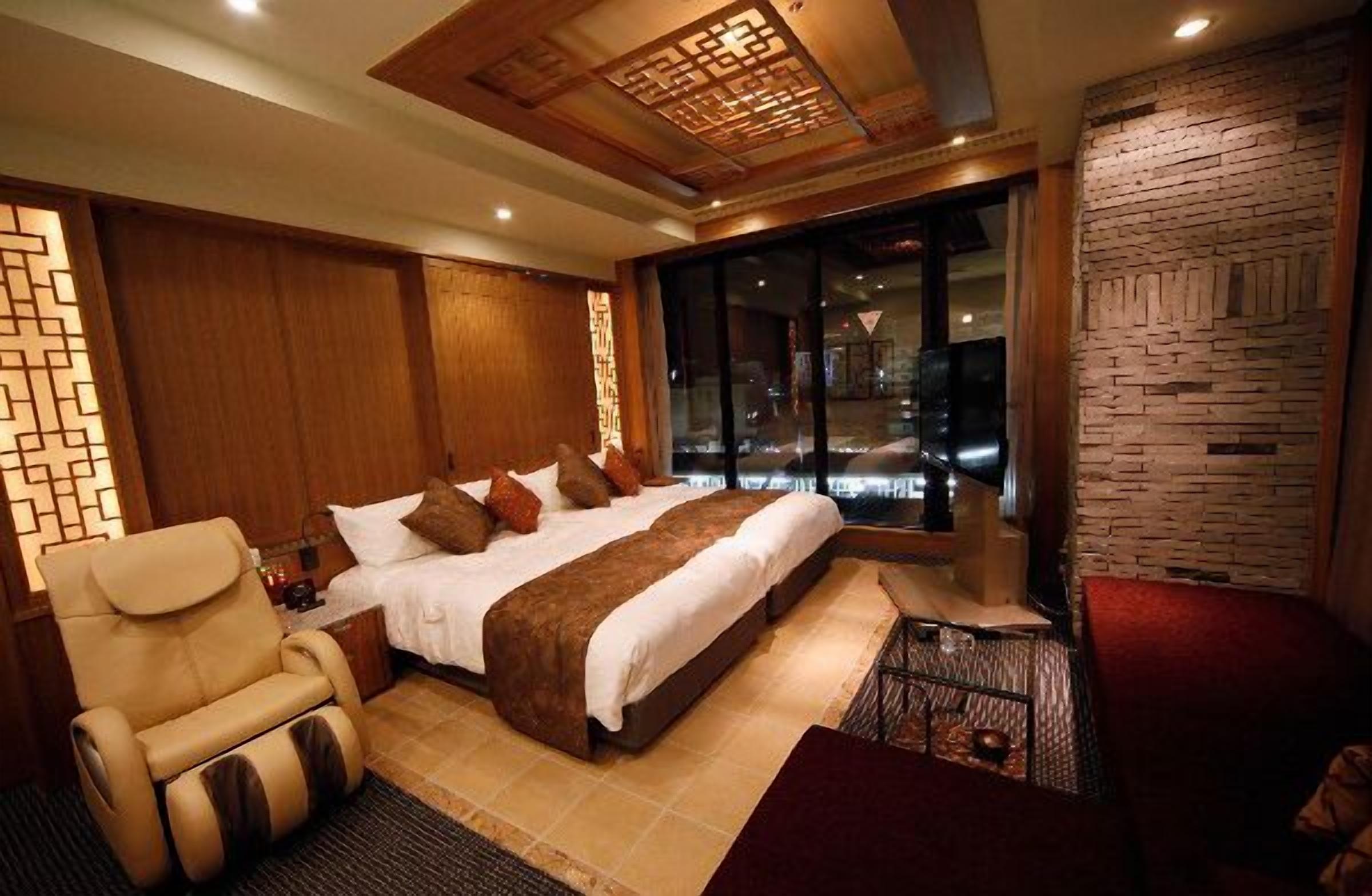 twin room, 2 bedrooms, smoking | premium bedding, down duvets, in-room safe, individually decorated