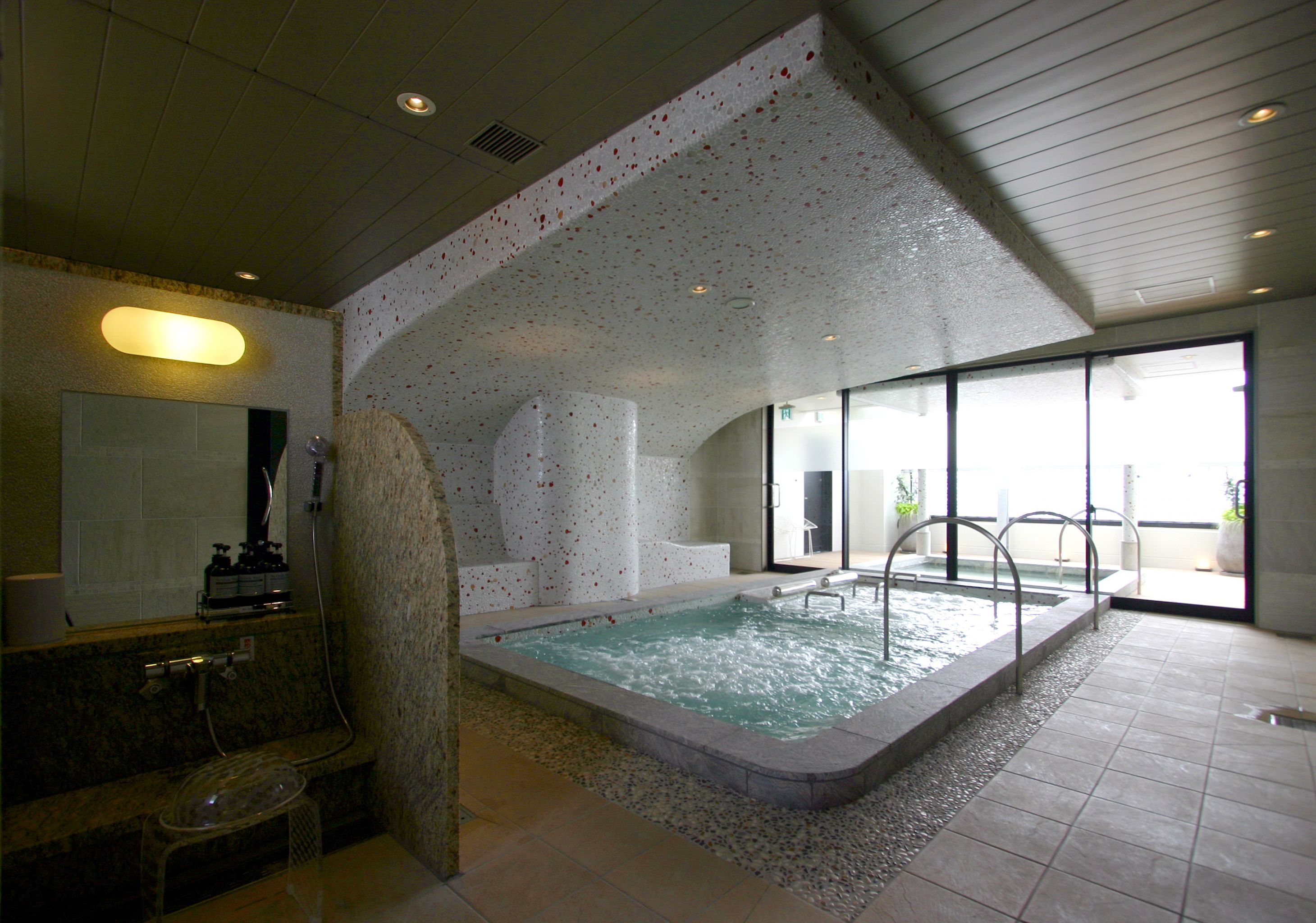 indoor spa tub