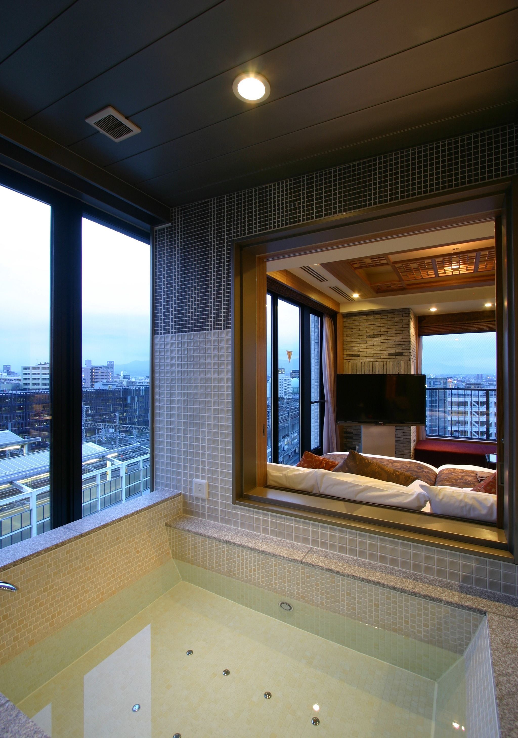 Twin Room, 2 Bedrooms, Smoking | Bathroom | Free toiletries, hair dryer, slippers, bidet