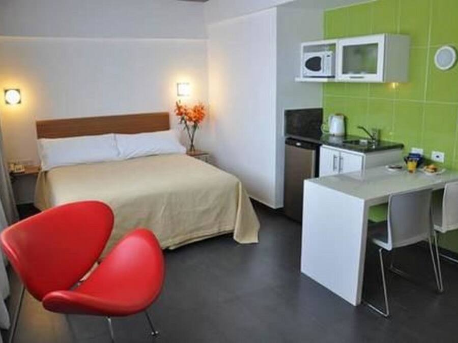 Suite (Roberta Rosa) | Minibar, in-room safe, desk, soundproofing