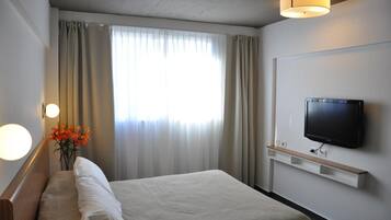 Minibar, in-room safe, desk, soundproofing