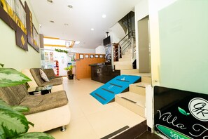 Área de estar no saguão