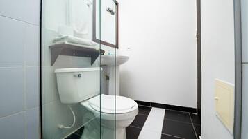 Shower, free toiletries, towels