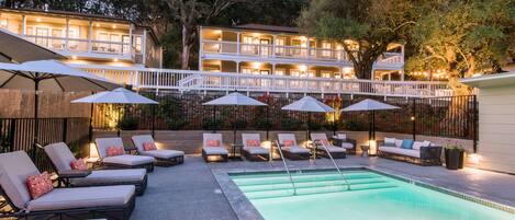 Outdoor pool, pool umbrellas, sun loungers