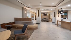 A spacious lobby with a seating area, a reception desk, and a dining area. - Holiday Inn Hotel & Suites Durango Downtown by IHG (Durango)