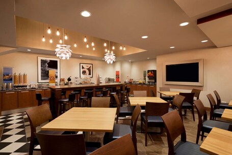 Hampton Inn Manhattan Downtown Financial District - Image 15