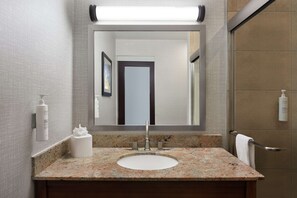 Bathroom shower - Hampton Inn Manhattan/Downtown-Financial District (New York)