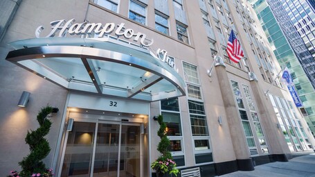 Hampton Inn Manhattan Downtown Financial District - Image 2