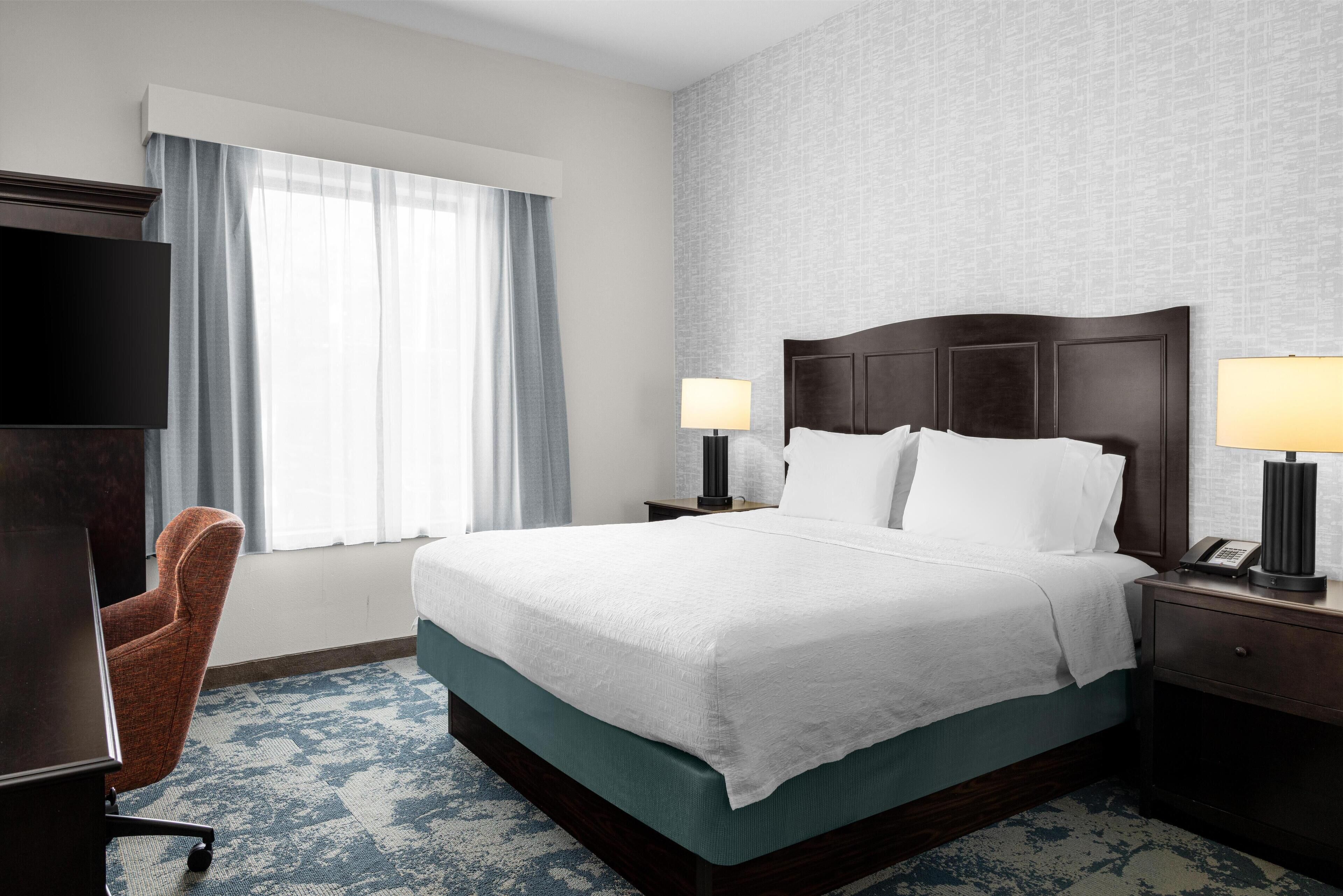 Ettroms leilighet, 1 kingsize-seng | Sengetøy av topp kvalitet, senger med overmadrass og blendingsgardiner