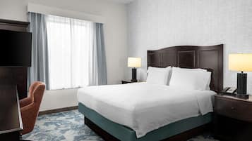 Ettroms leilighet, 1 kingsize-seng | Sengetøy av topp kvalitet, senger med overmadrass og blendingsgardiner