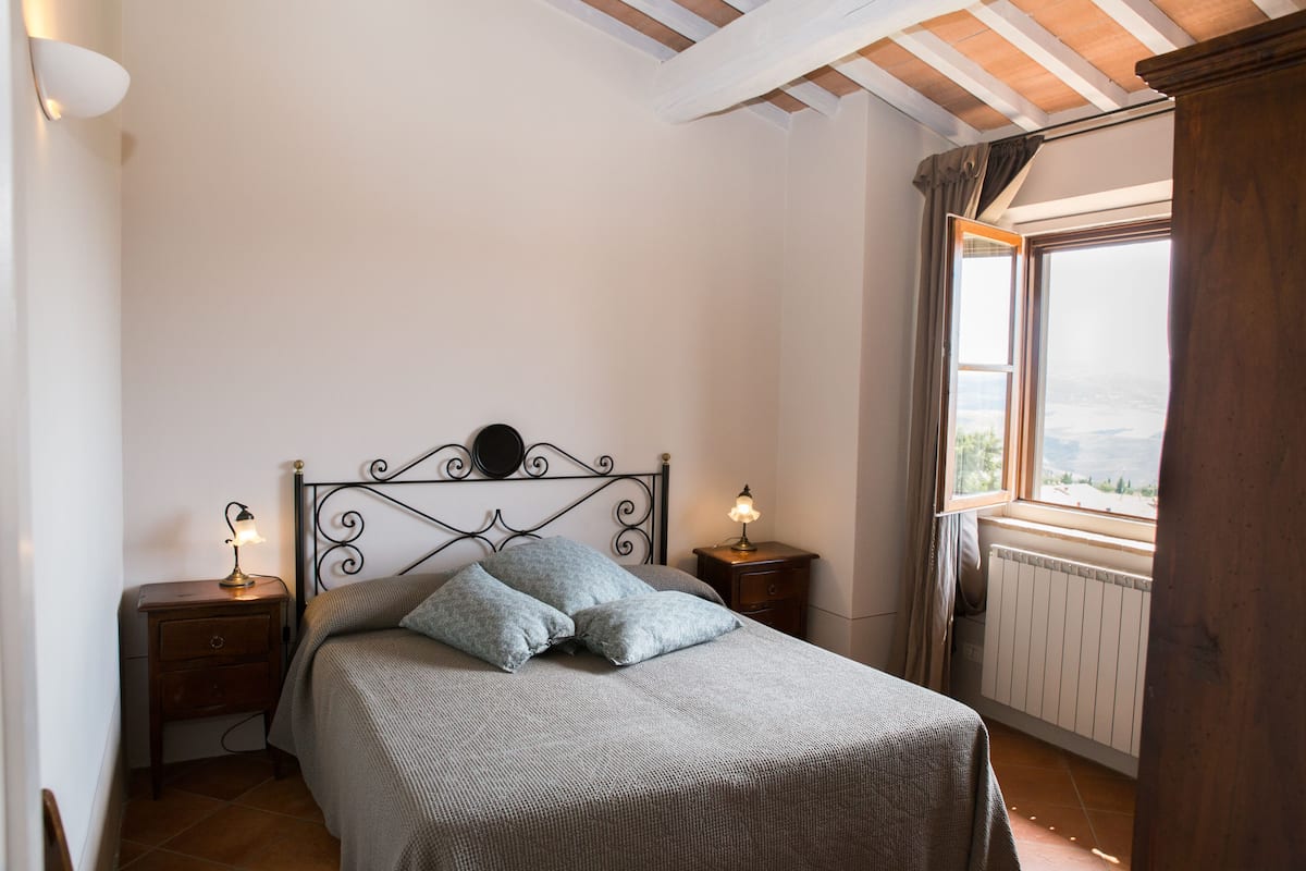Appartement, 1 chambre | Minibar, Wi-Fi gratuit, ameublement personnalisé, draps fournis