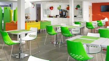 Dagelijks ontbijtbuffet (EUR 14 per persoon)