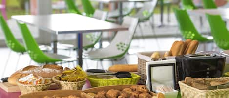 Colazione a buffet a pagamento, servita tutte le mattine