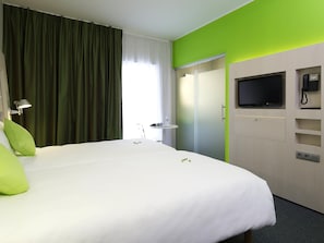 Pillowtop-Betten, Schreibtisch, Verdunkelungsvorhänge