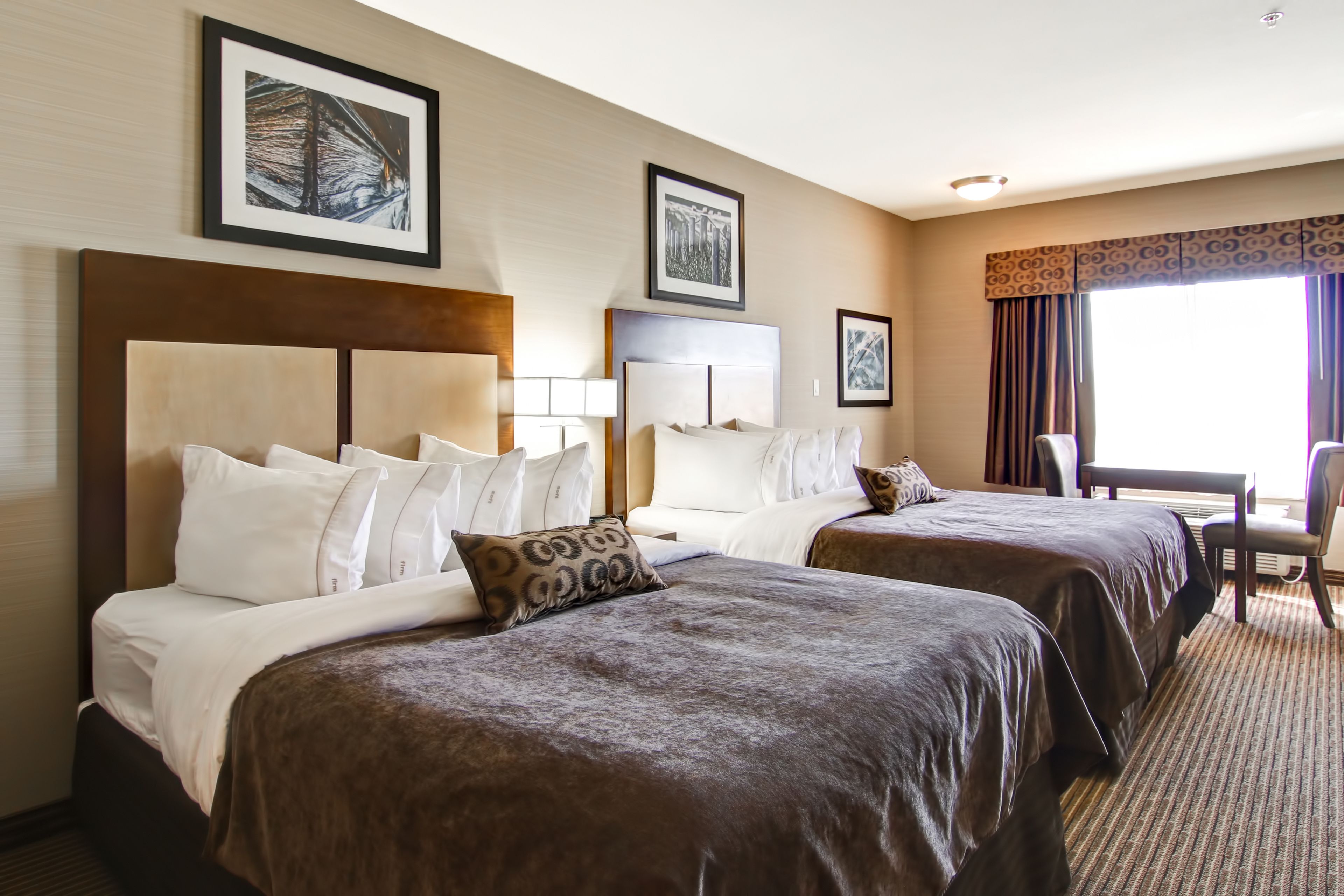 room, kitchenette | hypo-allergenic bedding, desk, laptop workspace, blackout curtains