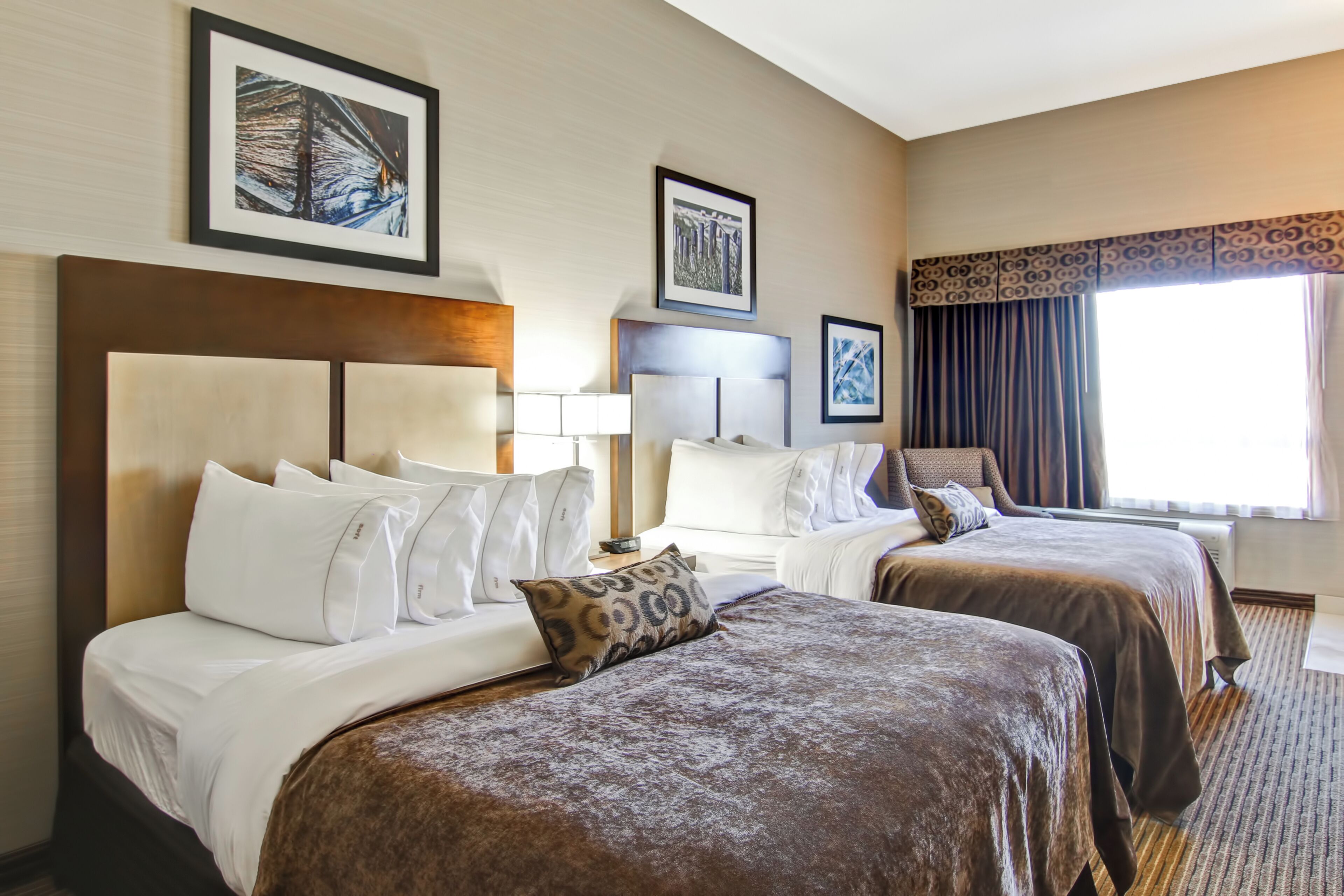 Ropa de cama hipoalergénica y escritorio 