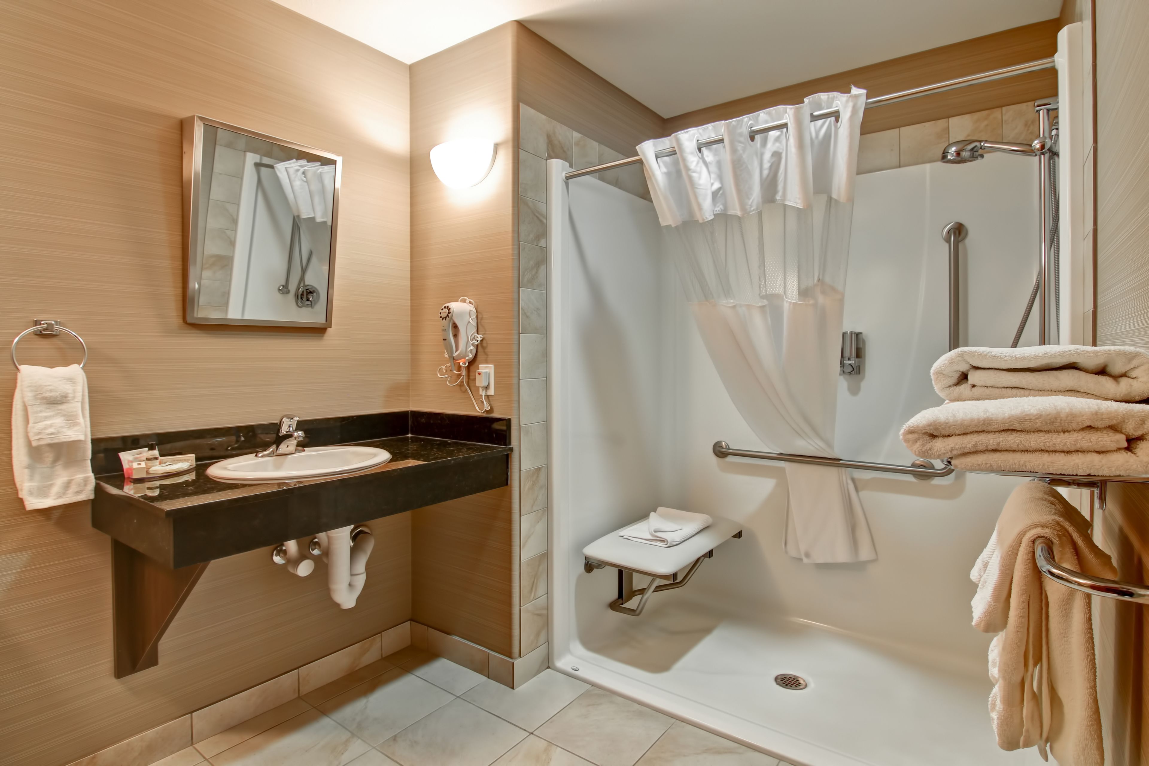 room, accessible | bathroom | free toiletries, hair dryer, towels, soap