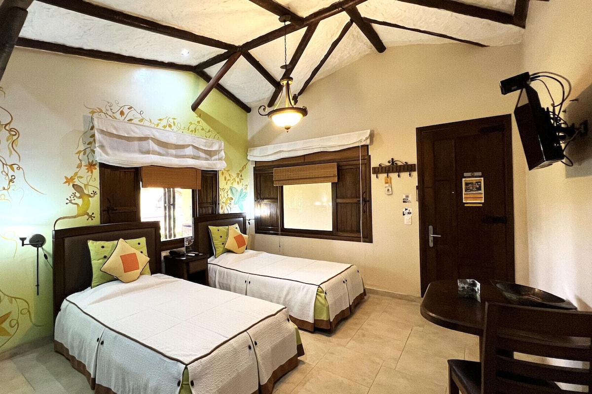 2 bedrooms, minibar, in-room safe, desk