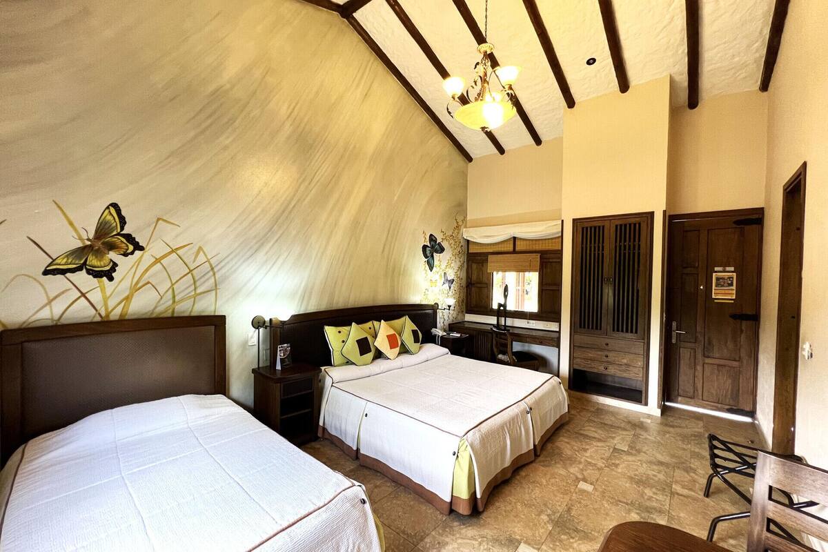Minibar, desk, free WiFi