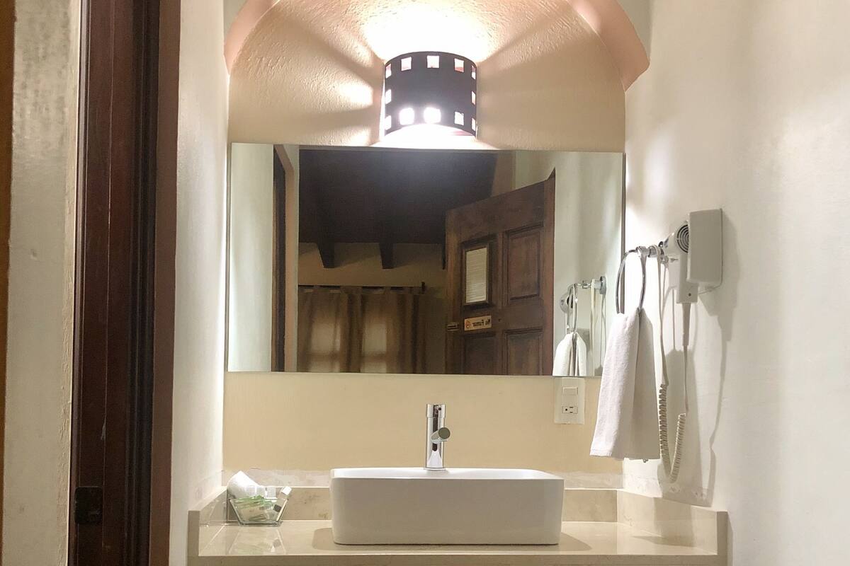 Bathroom sink