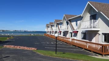 Tempat letak kenderaan sendiri percuma